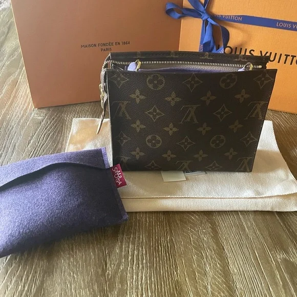 Classic Louis Vuitton Toiletry 19 - Picture 8 of 11